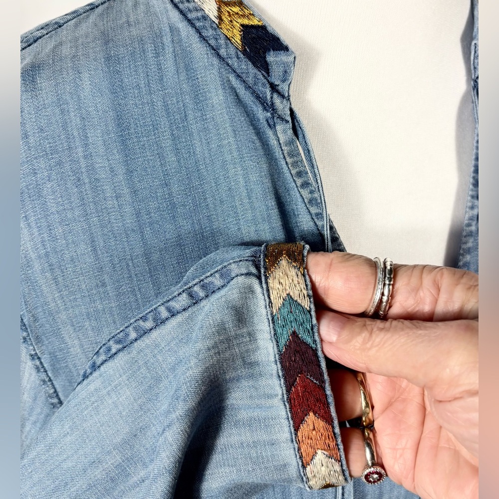 ♨️Driftwood Shaye Chambray Denim Drop-Waist Embroidered Mini Dress – Size M🧡 - Picture 3 of 9